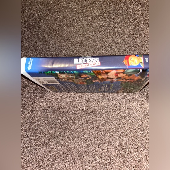~6/$10 MOVIES VHS/DVDS~ Disney's Recess Schools Out VHS In Clamshell - Picture 5 of 5